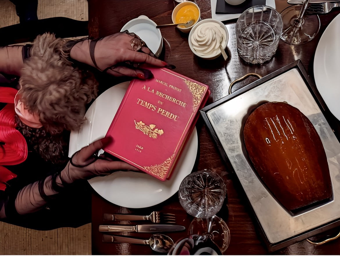 À la Recherche du Temps Perdu - leather Book Clutch